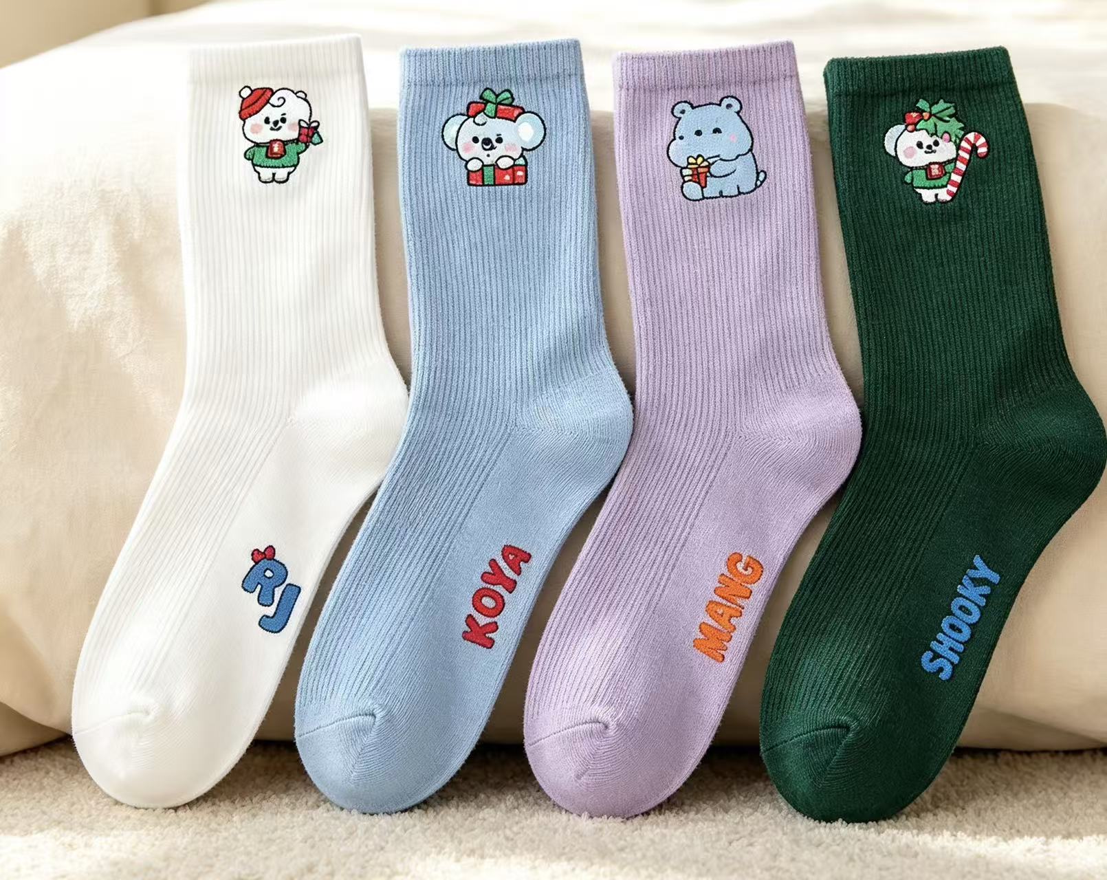 Winter Clothing Line - Skarpety BT21 z serii świątecznej, ciepłe