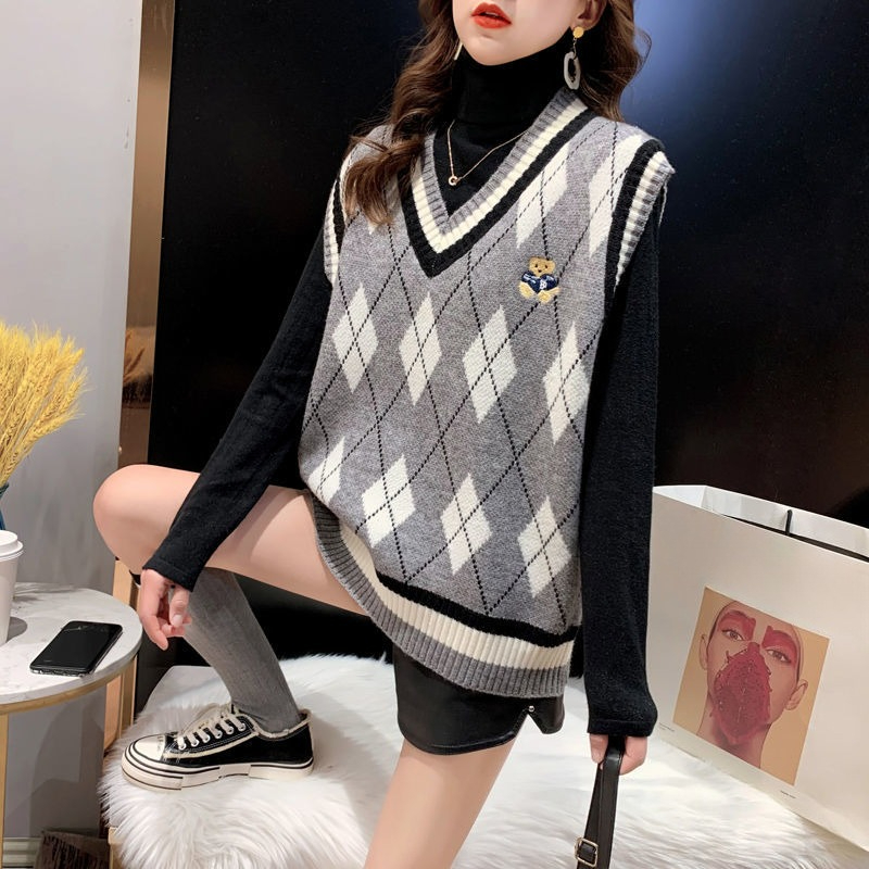 Czerwone dzianinowe kamizelki  – Winter Clothing Trends 2025 recenzja i cena