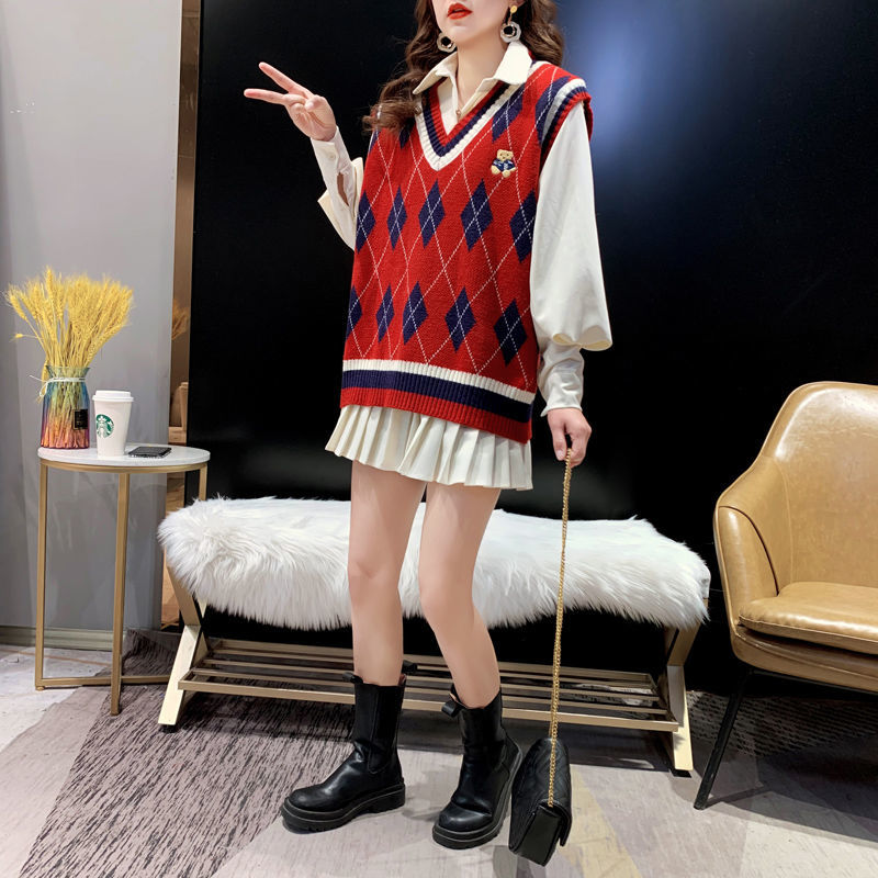 Czerwone dzianinowe kamizelki  – Winter Clothing Trends 2025 recenzja i cena